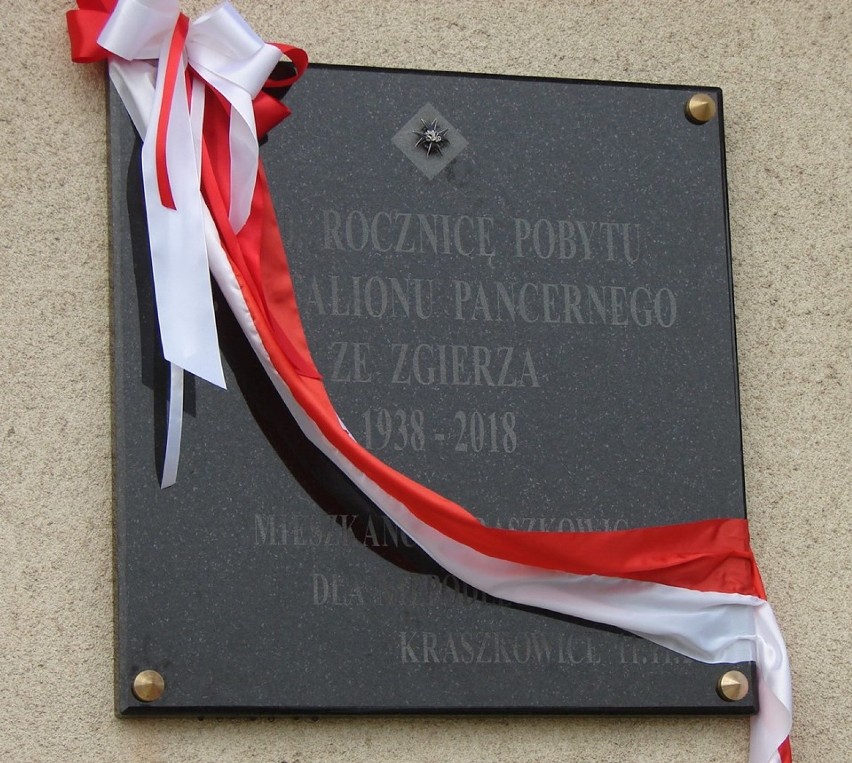 Święto Niepodległości. W Kraszkowicach odsłonięto tablicę upamiętniającą batalion pancerny [FOTO]