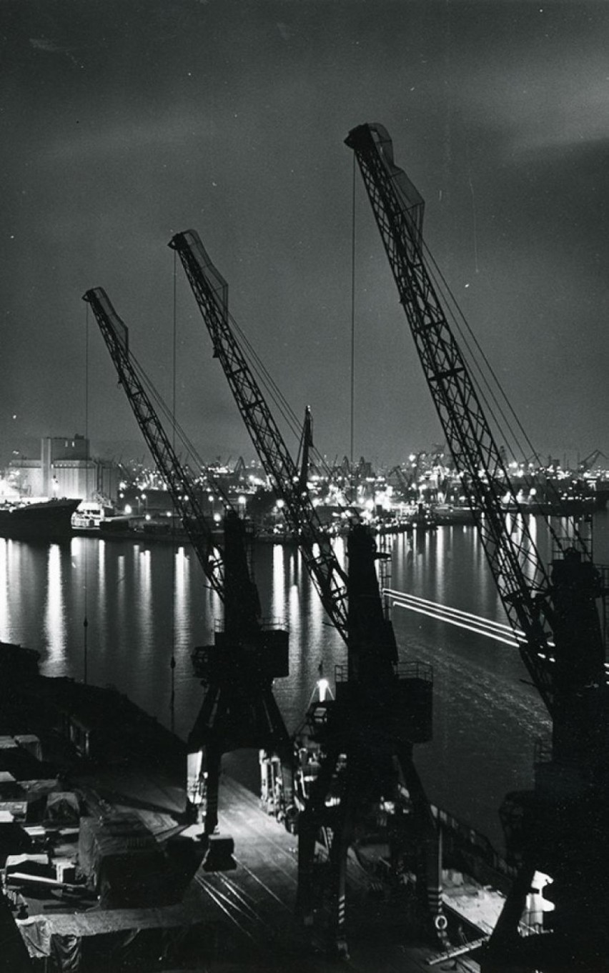 Gdynia wieczorową porą na starych fotografiach – Archiwum cyfrowe Gdynia w sieci