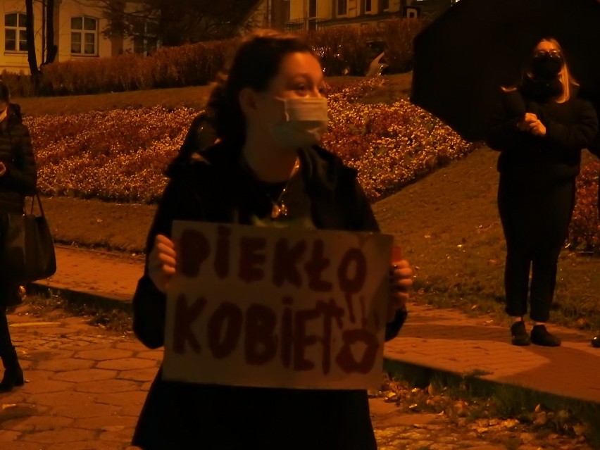 Łomża dołaczyła do ogólnopolskiego protestu. Tłumy przeszły ulicami miasta [zdjęcia] 