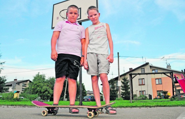 Mikołaj (po prawej) wraz z kolegą, który uratował mu życie, Piotrem