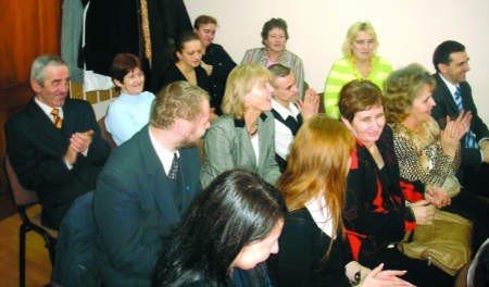 W uroczystym wręczeniu certyfikatów uczestniczyli kierownicy ośrodków pomocy społecznej z całego powiatu. fot. janina stefanowska
