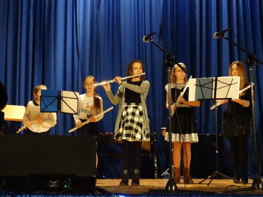 Myszków: Szkoła Muzyczna I stopnia pokazuje swoje talenty. W szkole uczy się 94 uczniów