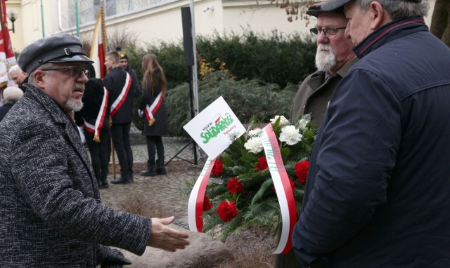 Na skwerze "Solidarności" w Grudziądzu obchodzono 41. rocznicę wprowadzenia stanu wojennego