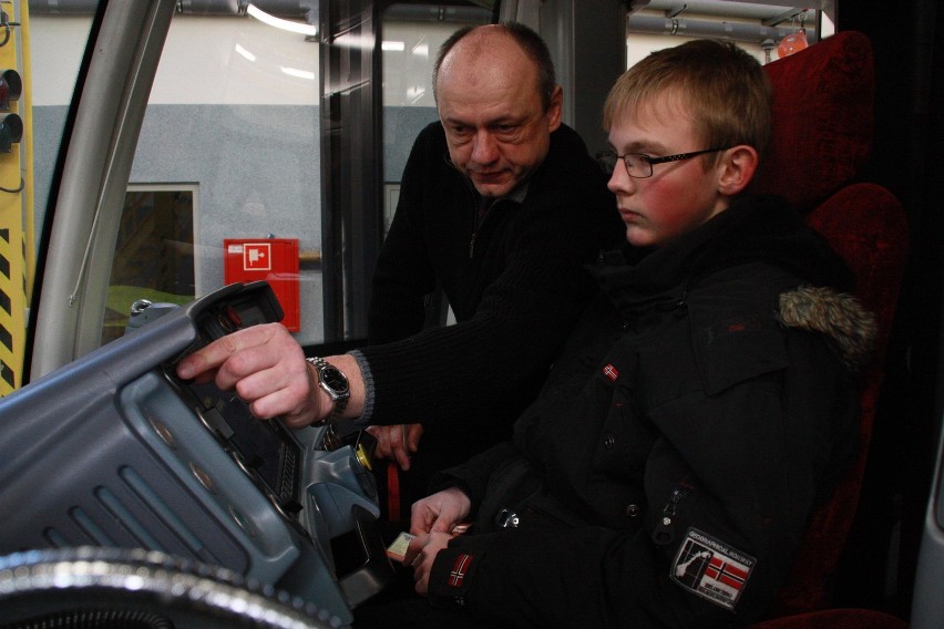 Akademia Przyszłości. Spełniło się marzenie 14-letniego Andrzeja. Został motorniczym tramwaju!