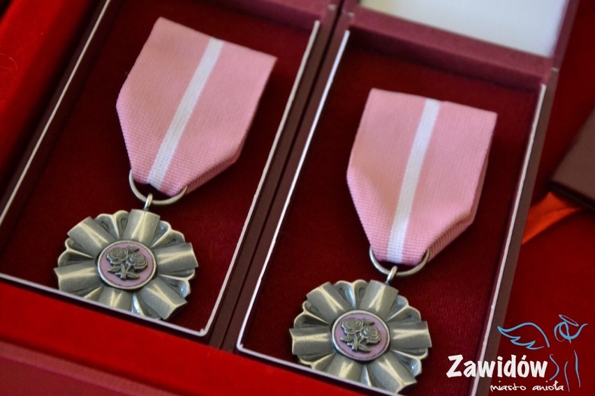 "Złota para" z Zawidowa. Janina i Jan Pilichiewicz odznaczeni Medalami za Długoletnie Pożycie Małżeńskie