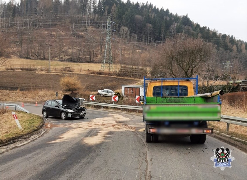 Uwaga wypadek w Boguszowie - Gorcach. Zablokowana droga...