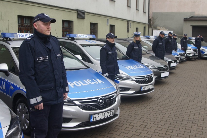 Policja w Kaliszu dostała nowe radiowozy i podsumowała ubiegły rok
