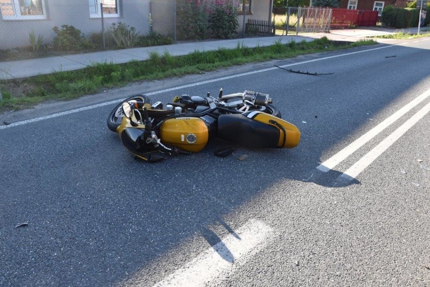 Tarnów. Wypadek motocyklisty na ul. Nowodąbrowskiej. 33-letni kierowca w szpitalu