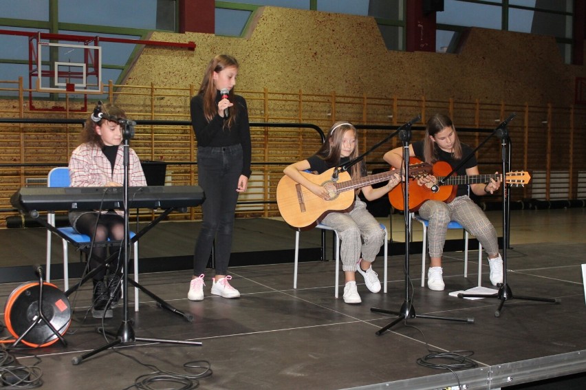 Piknik Mam Talent w Liskowie. Utalentowani mieszkańcy zaprezentowali się na jednej scenie. ZDJĘCIA