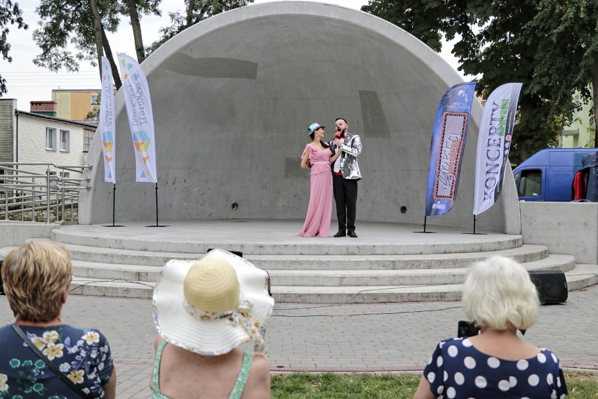 Opera, musical na wynos to kolejny występ w Muszli Koncertowej w Parku Miejskim w Złotowie. Publiczność jak zwykle dopisała.