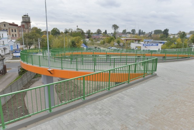 Na ulicy Młodzianowskiej w Radomiu powstał nowy węzeł drogowy i wiadukt na torami. Trwają procedury związane z uzyskaniem pozwolenia na korzystanie z nowego obiektu.