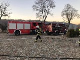 Powiat puławski. Pożar w restauracji Siwy Dym w Celejowie. Na miejscu interweniowało sześć zastępów straży pożarnej