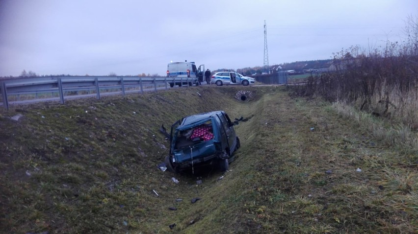 Wypadek na obwodnicy Radomska. Kierowca był kompletnie pijany, miał 4,2 promila [ZDJĘCIA]