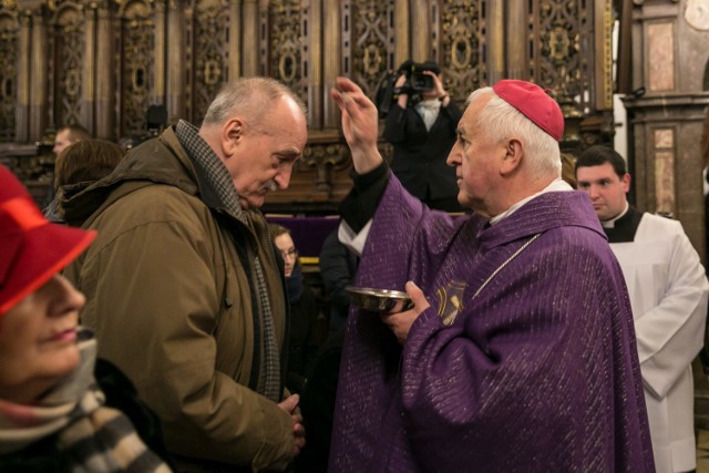 Kraków. Środa popielcowa w Katedrze na Wawelu