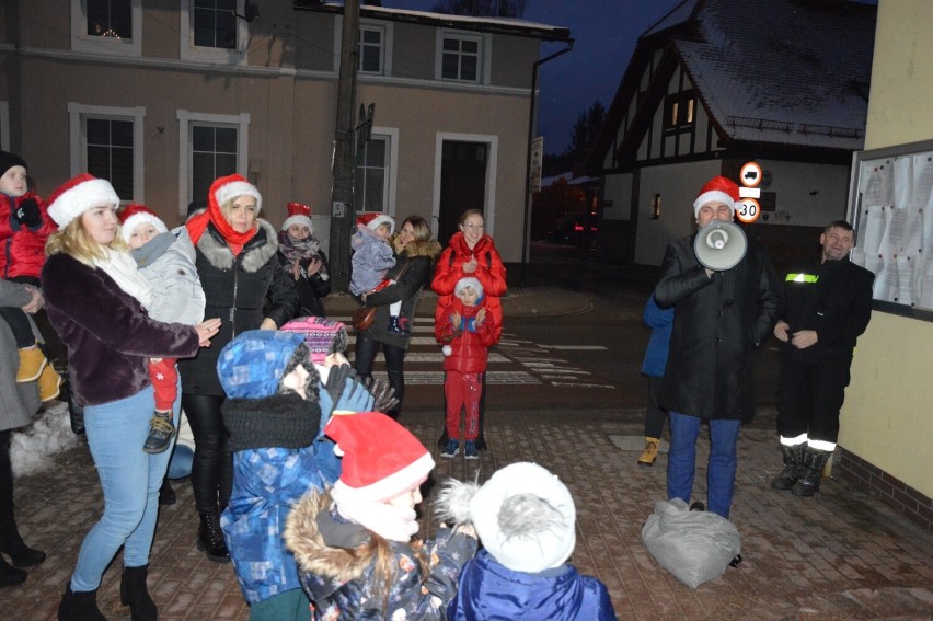 Święty Mikołaj zawitał do Chmielna, a także odwiedził okoliczne wsie