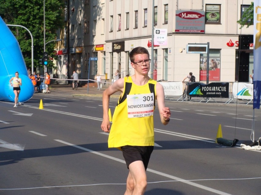 Chodziarze UKS 12 Kalisz na podium mistrzowskich zawodów w...