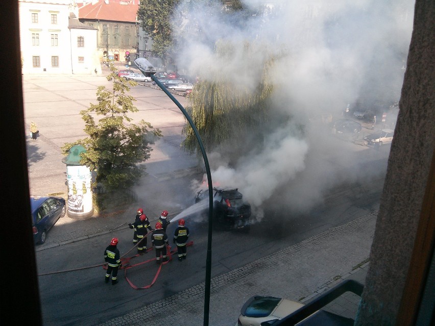 Pożar Kraków: zapalIł się samochód na Placu Wolnica