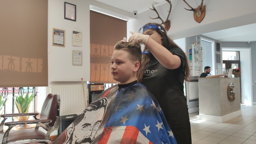 Pierwszy dzień u fryzjera w Piotrkowie w czasie epidemii...