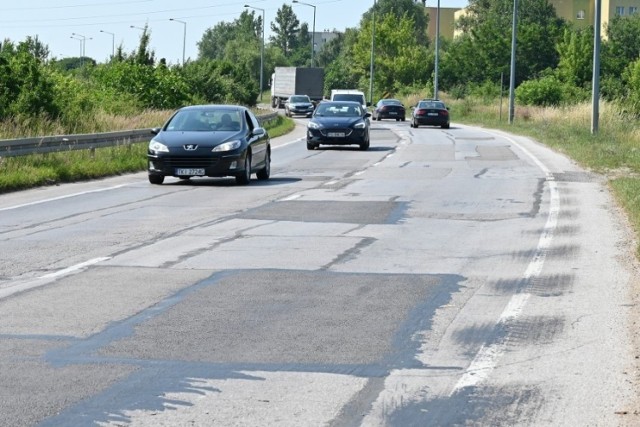 Od środy, 15 września czekają kierowców poważne utrudnienia na wylotówce z Kielc w kierunku Warszawy. Na ulicy Radomskiej zostanie wprowadzony ruch wahadłowy na czas remontu jezdni.