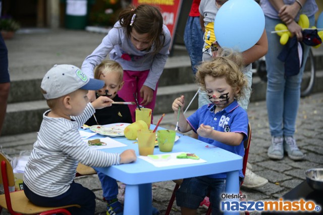 Targi oświatowo-artystyczne na oleśnickim Rynku