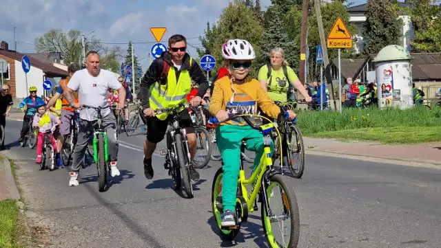 W wycieczce rowerowej zorganizowanej przez OSIR w Piotrkowie wzięło udział ponad 100 osób.