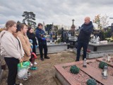 Uczniowie jędrzejowskich szkół uporządkowali groby walczących o niepodległość