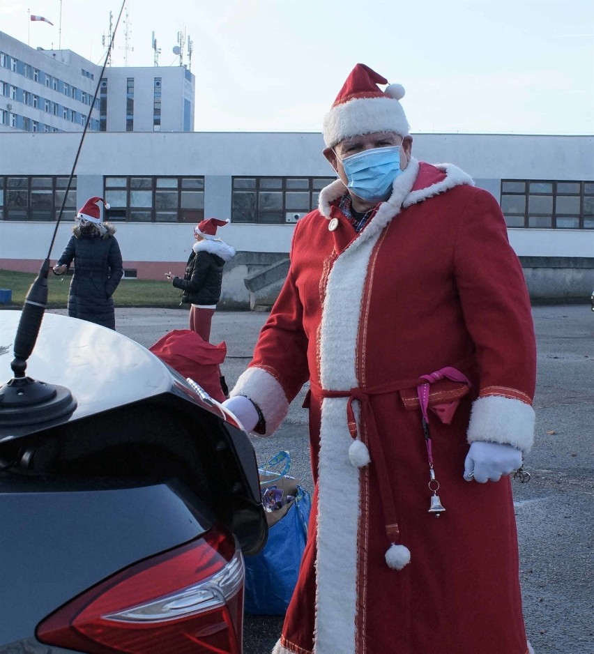 Inowrocław. 6 grudnia Mikołaj odwiedził dzieci przebywające w szpitalu w Inowrocławiu. Zobaczcie zdjęcia