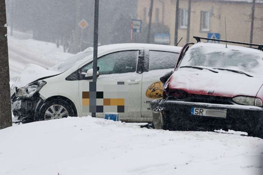 Dwie osobówki zderzyły się na ulicy Raciborskiej w...