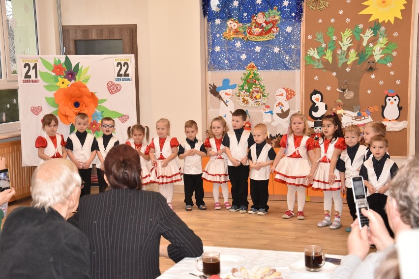 Dzień Babci i Dziadka w Przedszkolu Miejskim nr 1 w Żninie [zdjęcia, wideo] 