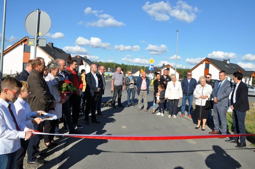 JAROCIN: Przebudowana droga w Roszkowie oficjalnie otwarta [ZDJĘCIA]