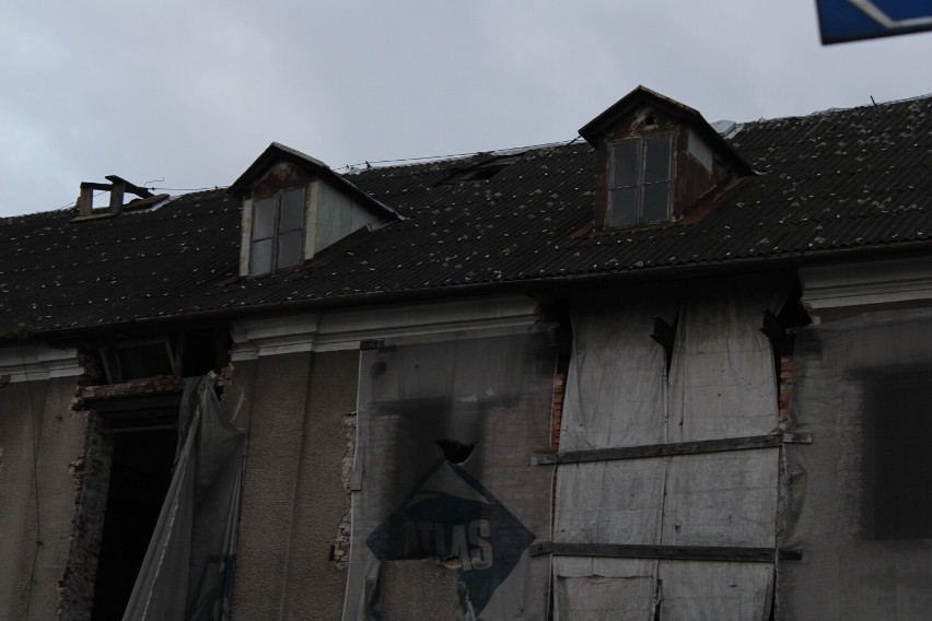 Stare, zaniedbane i sypiące się budynki szpecą Olkusz