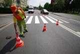 Malowanie znaków i nowe chodniki przy drogach powiatowych 