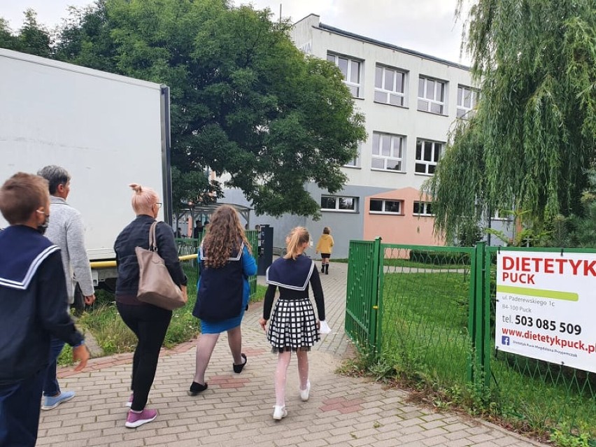 Początek roku szkolnego 2021/2022 w Szkole Podstawowej im. Mariusza Zaruskiego w Pucku