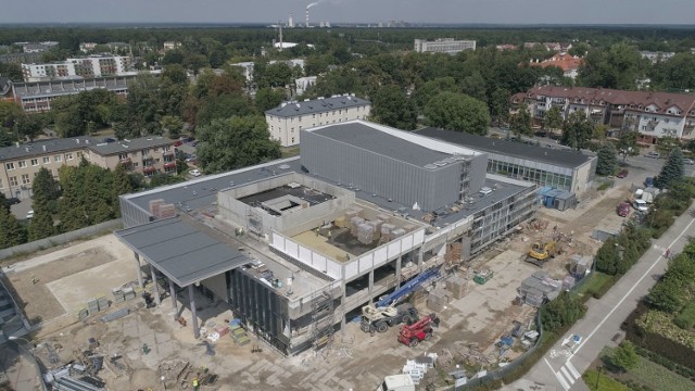 Zobacz postępy prac przy remoncie Domu Chemika w Puławach. Mamy zdjęcia i wideo