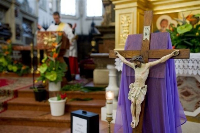 W liturgii wydarzeń Wielkiego Tygodnia zaszło sporo zmian z powodu obowiązujących obostrzeń zwiazanych z nasileniem zachorowań na Covid-19