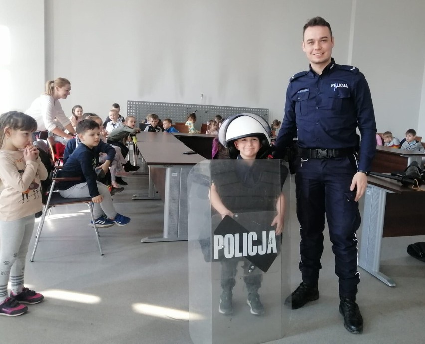 Przedszkolaki z wizytą w Komendzie Miejskiej Policji w...