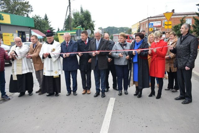 Uroczyste otwarcie jednej z wyremontowanych ulic