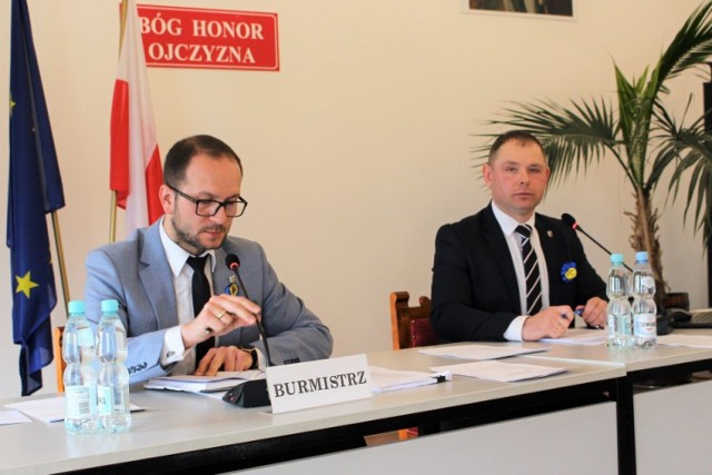 Burmistrz Artur Gajlewicz (z lewej) i szef rady miejskiej Adam Wojteczko zapewniają, że o żadnej cenzurze nie ma mowy.