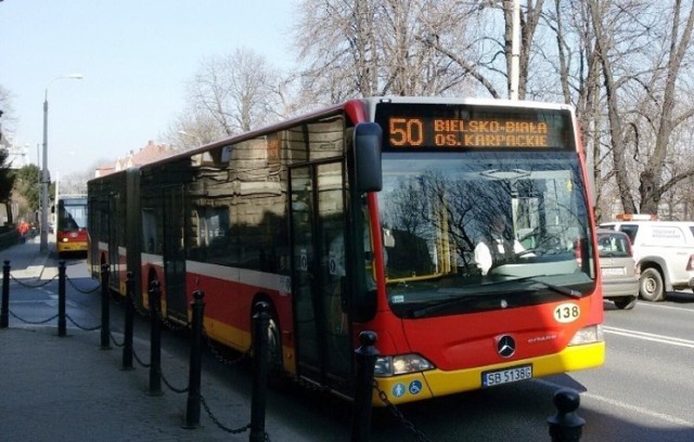 Chodzi o przystanki autobusowe na wysokości Hotelu President.