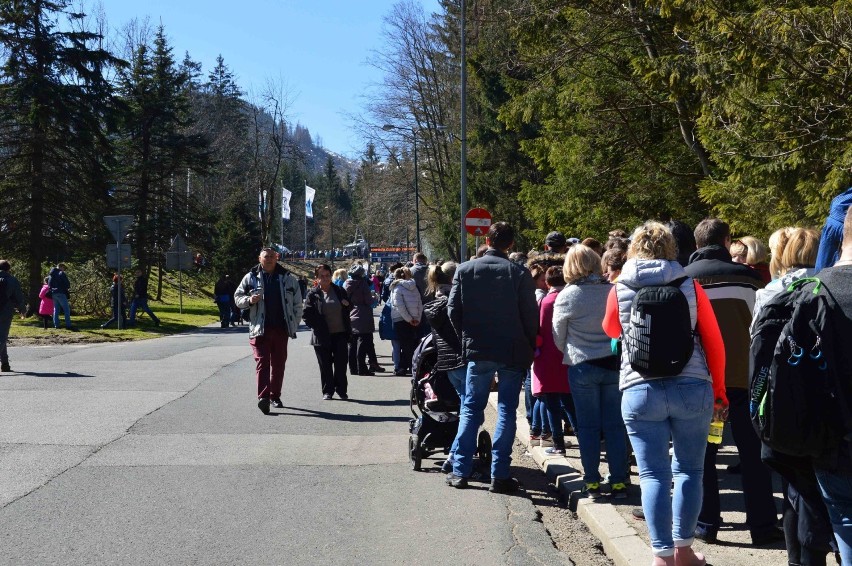 Zakopane. Żeby wjechać na Kasprowy trzeba odstać nawet 5-6 godzin! [ZDJĘCIA]