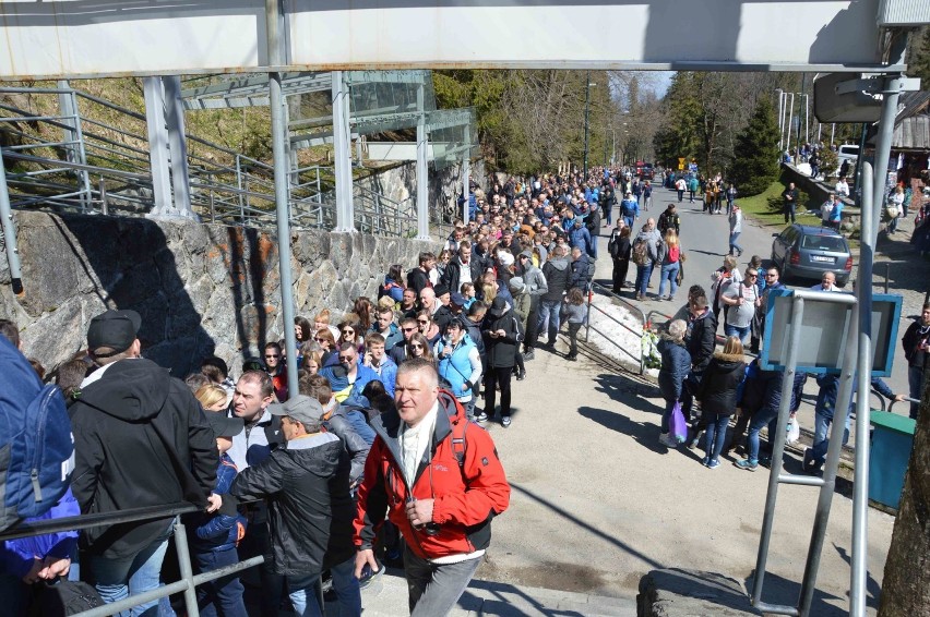 Zakopane. Żeby wjechać na Kasprowy trzeba odstać nawet 5-6 godzin! [ZDJĘCIA]