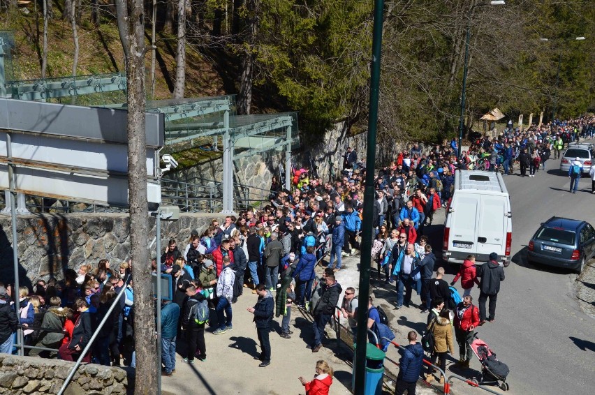 Zakopane. Żeby wjechać na Kasprowy trzeba odstać nawet 5-6 godzin! [ZDJĘCIA]