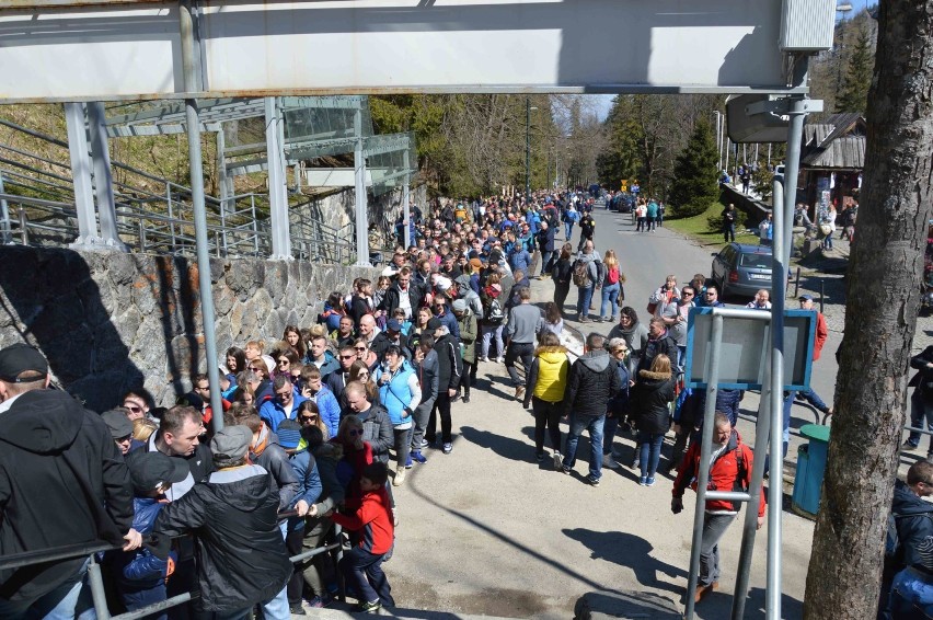 Zakopane. Żeby wjechać na Kasprowy trzeba odstać nawet 5-6 godzin! [ZDJĘCIA]