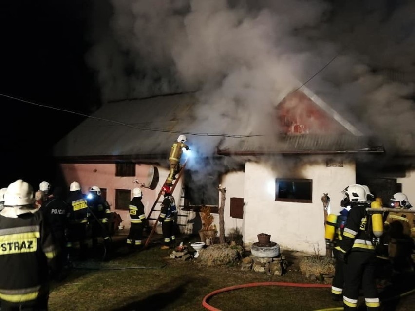 Kasina Wielka. Starsze małżeństwo straciło w pożarze dach nad głową