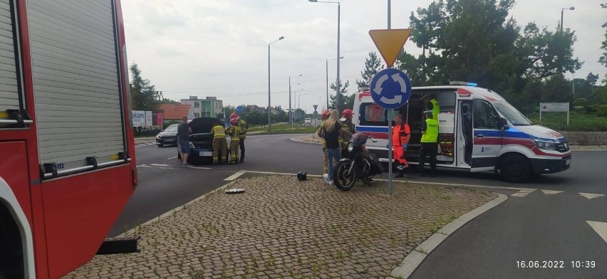 Motocykl zderzył się z samochodem osobowym na Rondzie...