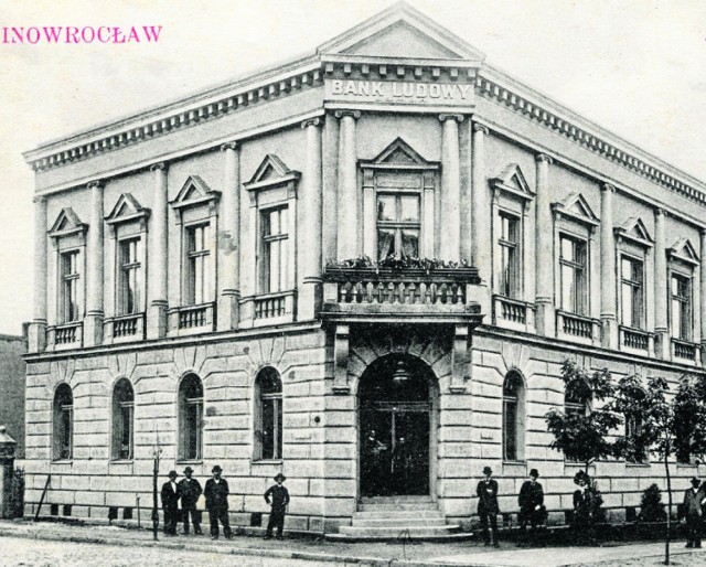 Bank Ludowy w Inowrocławiu na widokówce wydanej nakładem Księgarni Sylwestra Strzelczyka (fot. sprzed 1914 r.)