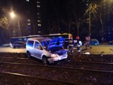 PILNE! Wypadek na os. Tysiąclecia w Katowicach. Kierowcy informują, że na torach stoi uszkodzony volkswagen caddy
