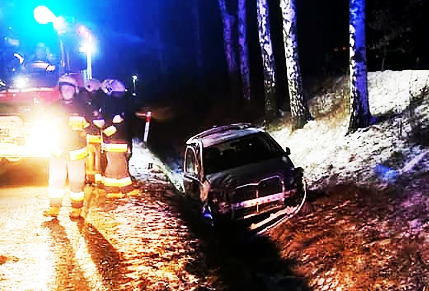 Nocą auto rozbiło się na głównej szosie łączącej Nowy Sącz z Krakowem i Tarnowem