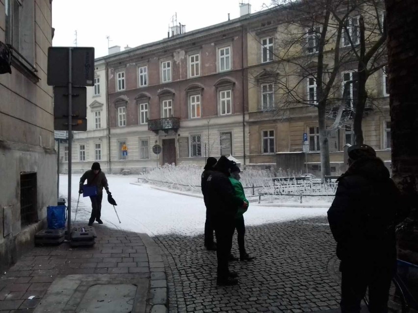 Sztuczny śnieg na ul. Reformackiej na potrzeby filmu