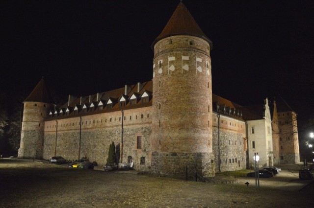 Pod koniec 2019 roku zakończyła się przy zamku w Bytowie inwestycja mająca na celu odpowiednie wyeksponowanie budowli zwłaszcza wieczorową porą. Teraz światła zostały wyłączone